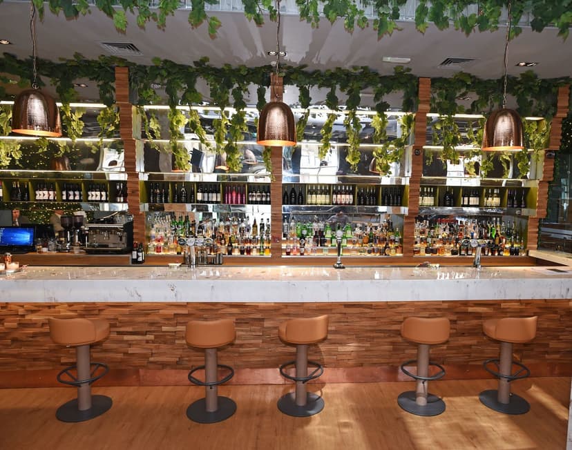 Hotel Bar & Restaurant Refurbishment Project - Image 2