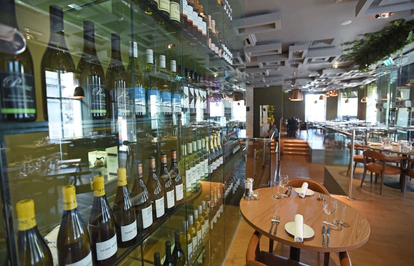 Hotel Bar & Restaurant Refurbishment Project - Image 5